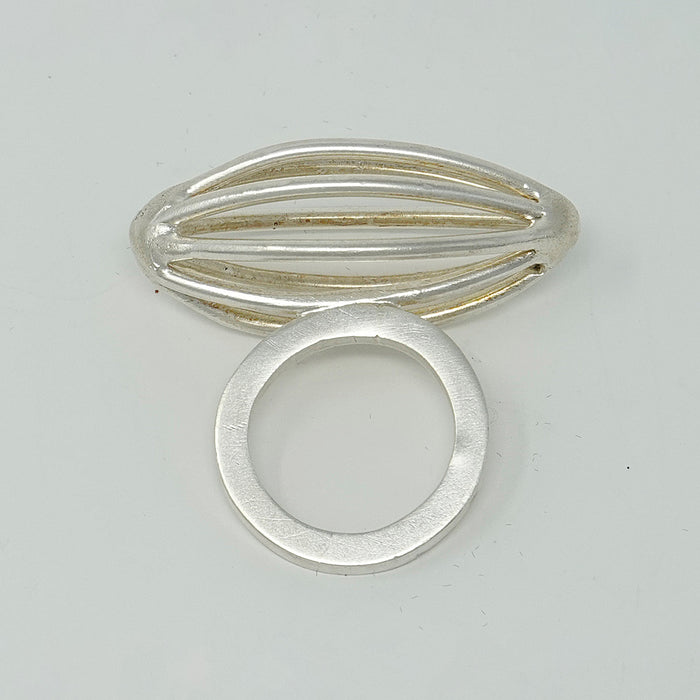 Widthwise Orb Ring