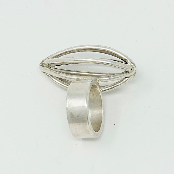 Wide Lengthwise Orb Ring